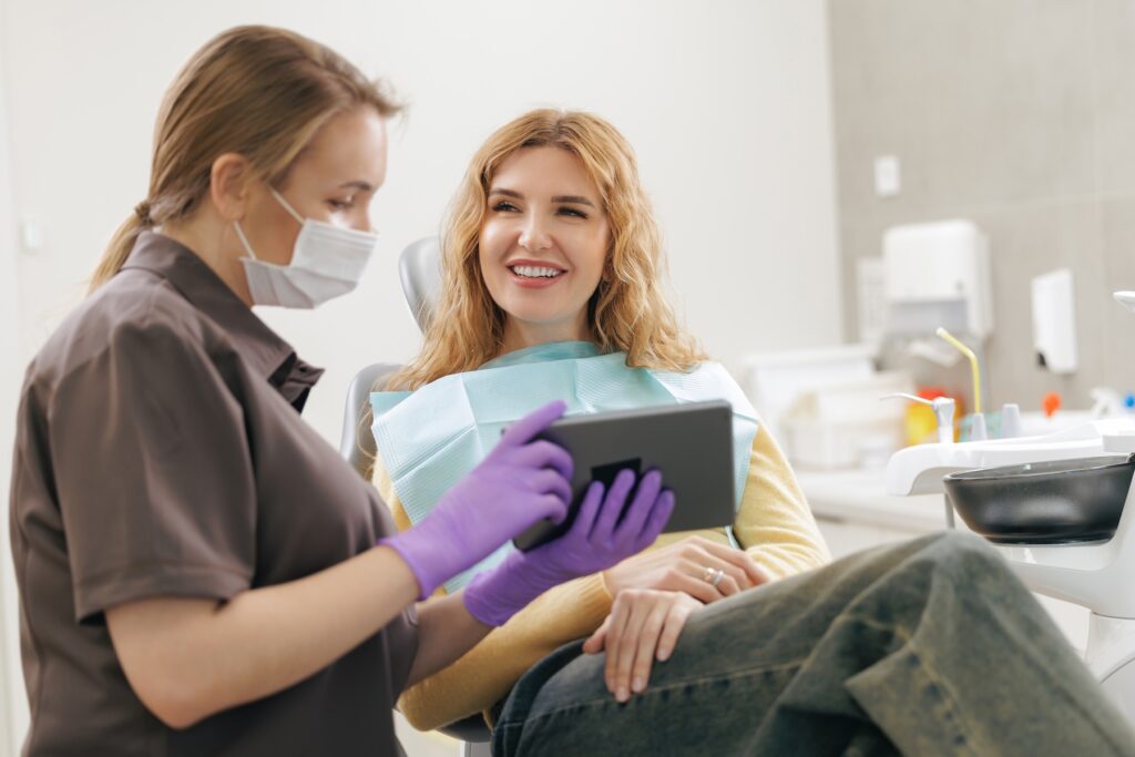 Doctor use tablet computer in stomatology.